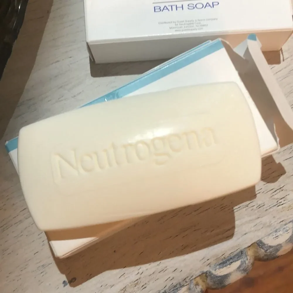 NEW set of two Neutrogena French milled bath soap Travel size